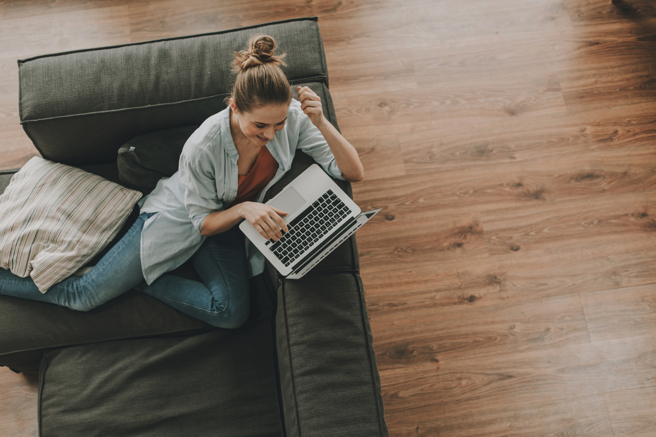 girl-with-laptop